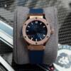 Реплика часов Hublot Classic Fusion 581.OX.7180.RX, на синем каучуке — фото товара LuxuryWatch
