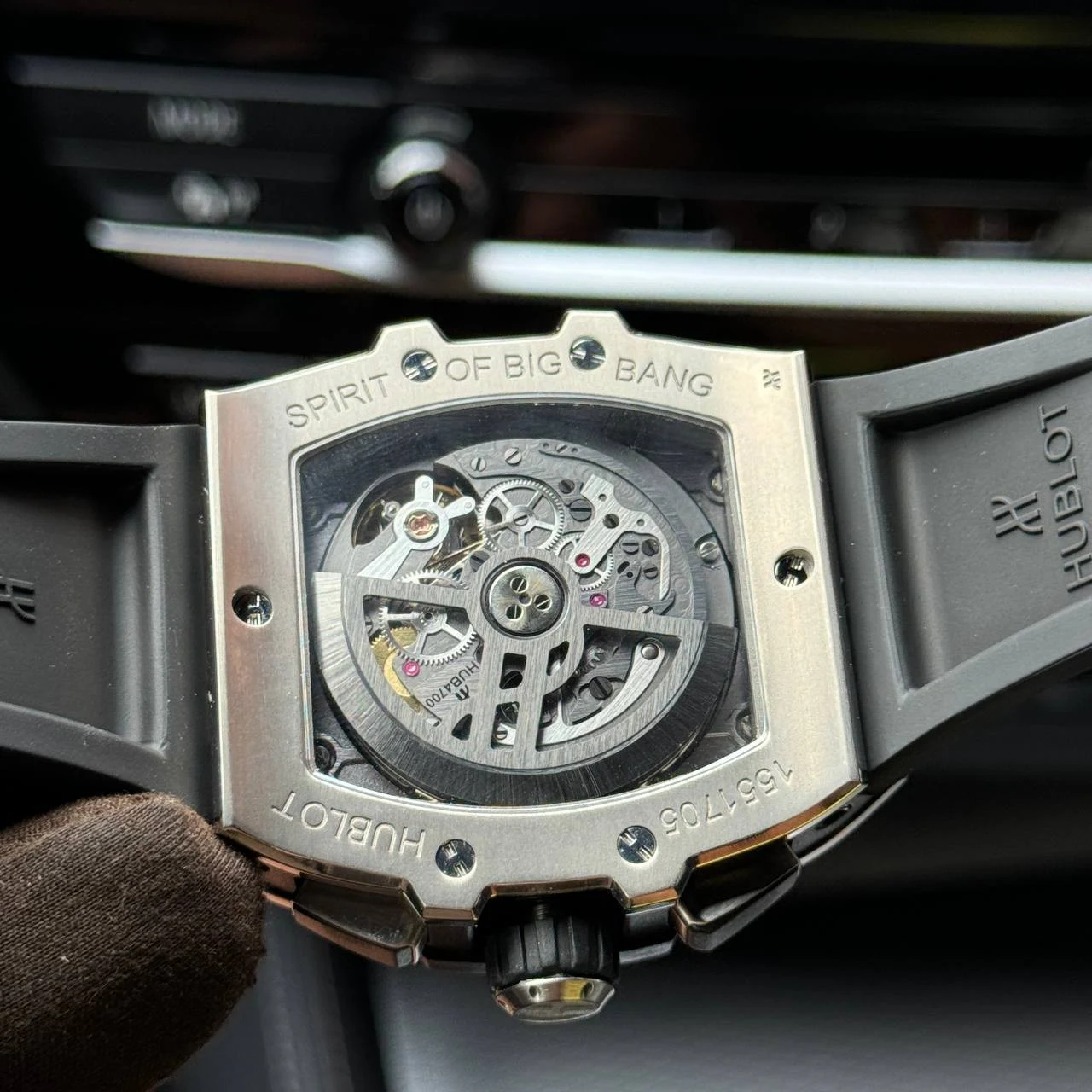 Изображение к статье: Hublot: Искусство Китайских Часовщиков в Создании Эксклюзивных Клонов