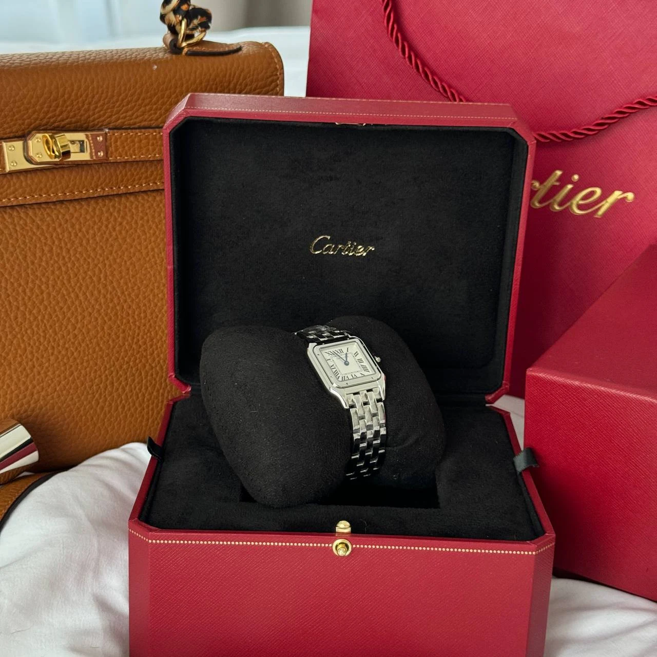 Cartier: Искусство и клонирование в мире швейцарской роскоши. Изображение к статье: Cartier: Искусство и клонирование в мире швейцарской роскоши.