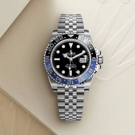 Изображение к статье: Rolex GMT-Master: Часы для Путешественников