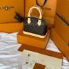 Копия сумки Louis Vuitton Alma BB M46990 — фото товара LuxuryWatch