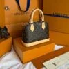 Копия сумки Louis Vuitton Alma BB M46990 — фото товара LuxuryWatch