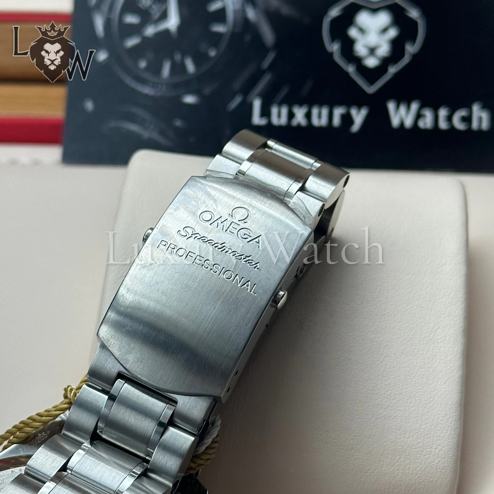 Omega Speedmaster vs Rolex Daytona Изображение к статье: Omega Speedmaster vs Rolex Daytona