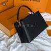 Копия сумки Louis Vuitton Capucines GM Souple M24607 — фото товара LuxuryWatch