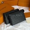 Копия сумки Louis Vuitton Pochette Voyage Souple M26741 — фото товара LuxuryWatch