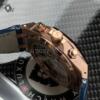 Реплика часов Audemars Piguet Royal Oak Chronograph 26239OR.OO.D315CR.01, синий циферблат с розово-золотистыми регистрами на синей коже — фото товара LuxuryWatch