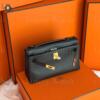 Копия сумки женская Hermès Kelly Pochette Swift Noir Gold Hardware — фото товара LuxuryWatch