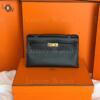 Копия сумки женская Hermès Kelly Pochette Swift Noir Gold Hardware — фото товара LuxuryWatch